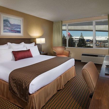 Coast Gateway Hotel SeaTac Exterior photo